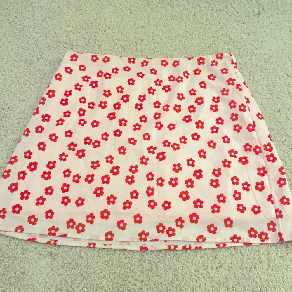 super cute mini skirt!